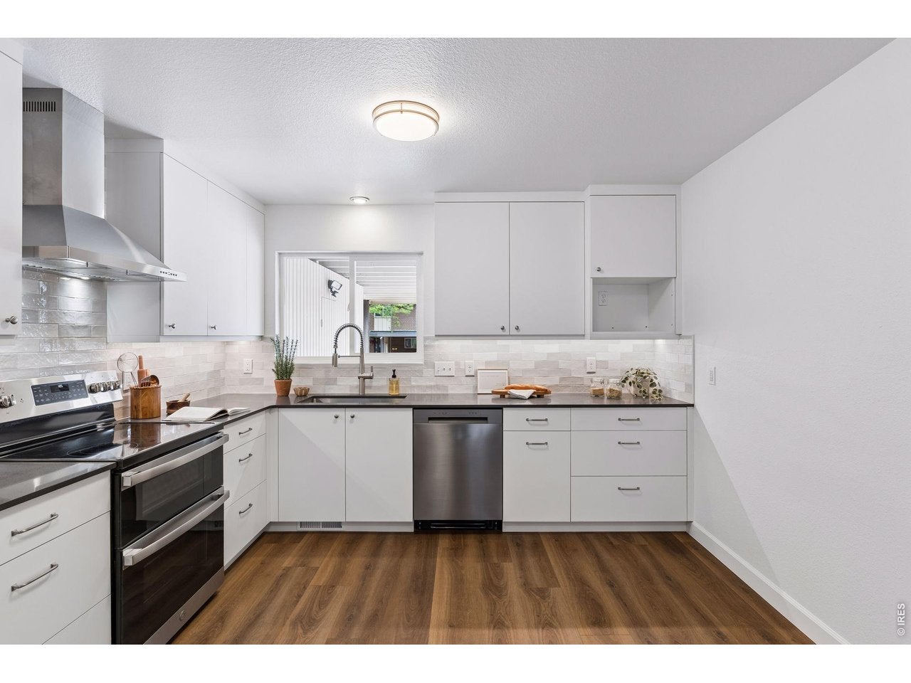 1494 Greenbriar Blvd, Boulder, CO 80305 photo