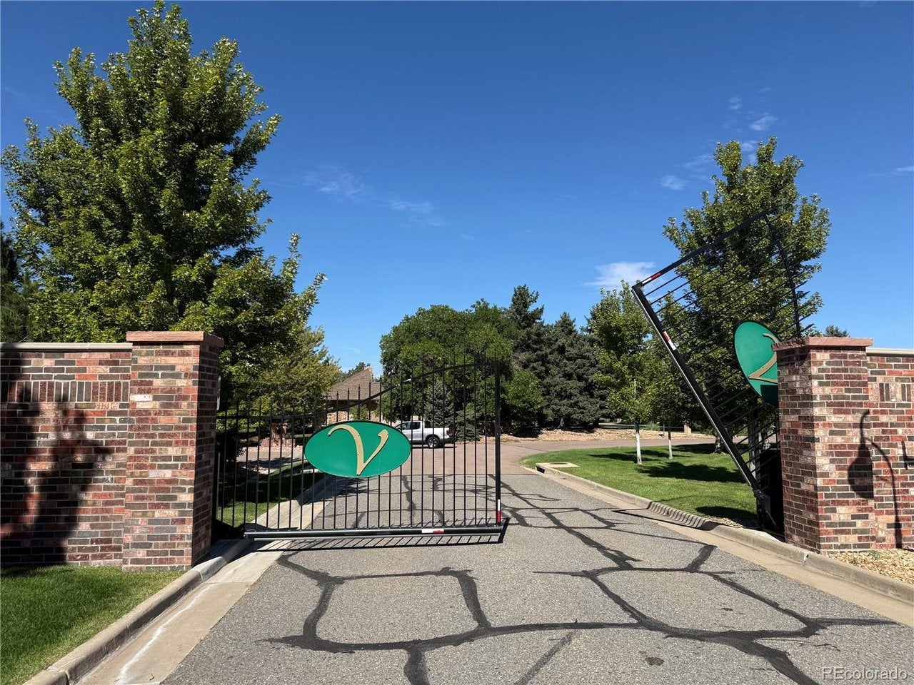 6587 S Helena St, Centennial, CO 80016 photo