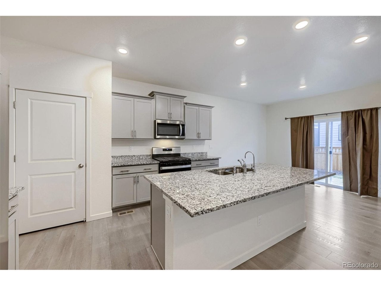 801 Crest, Brighton, CO 80603 photo