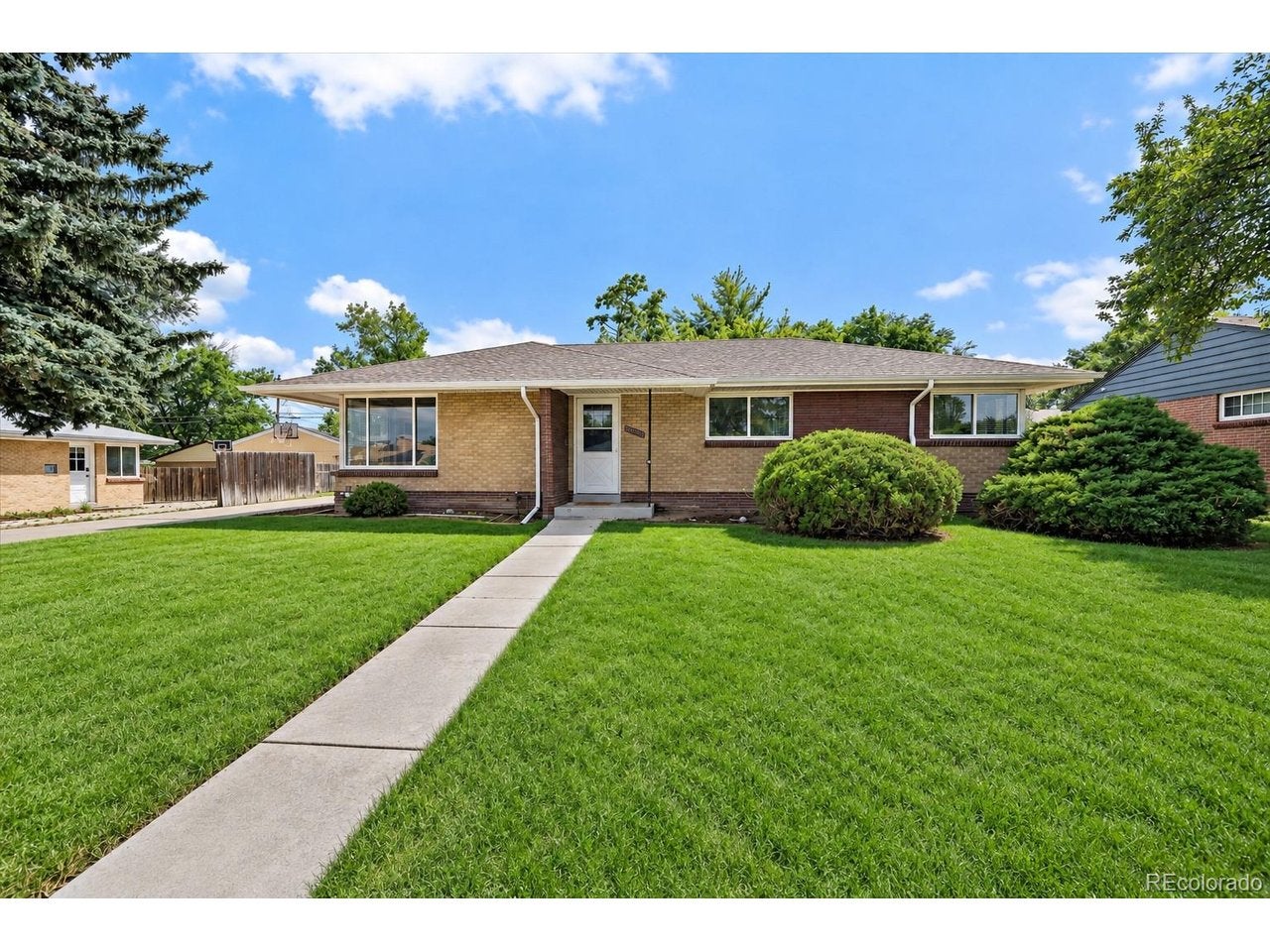 9010 5 Ave, Lakewood, CO 80226