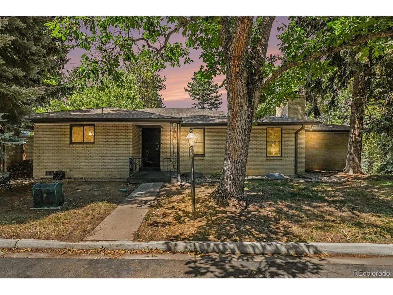 8550 10 Ave, Lakewood, CO 80215