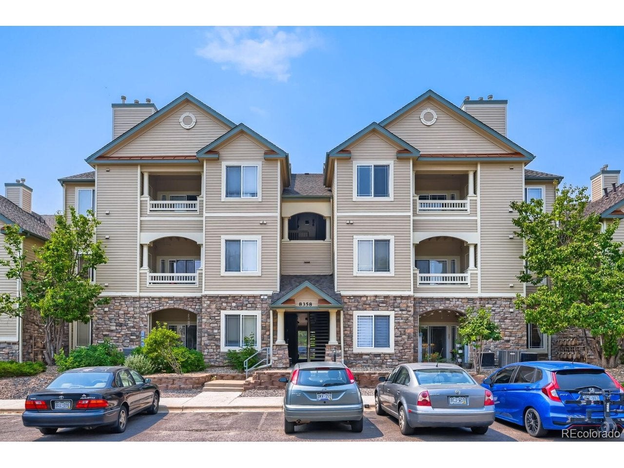 8358 Independence Cir, Littleton, CO 80128