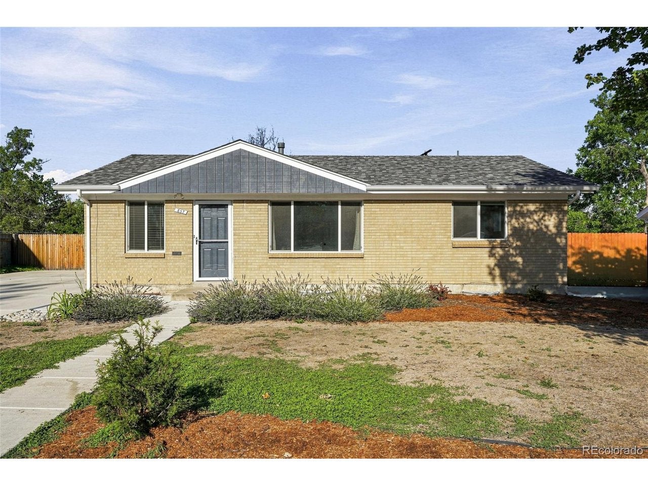 857 Iola St, Aurora, CO 80010