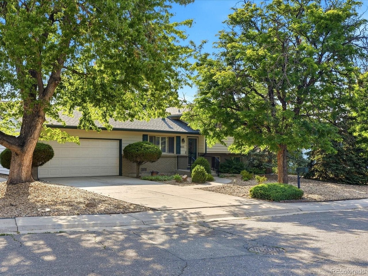 893 Oswego Ct, Aurora, CO 80012
