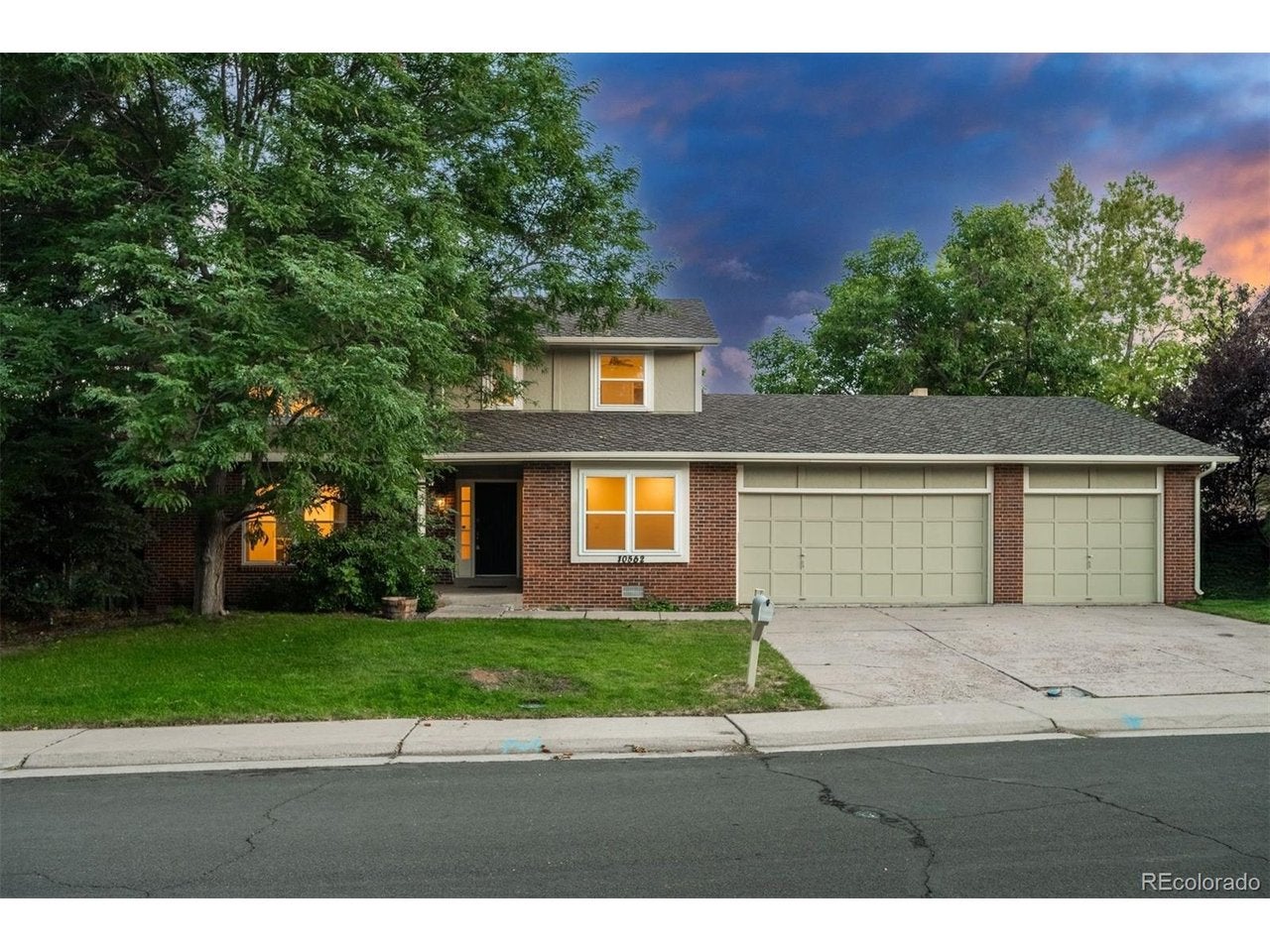 10562 Maplewood Dr, Englewood, CO 80111
