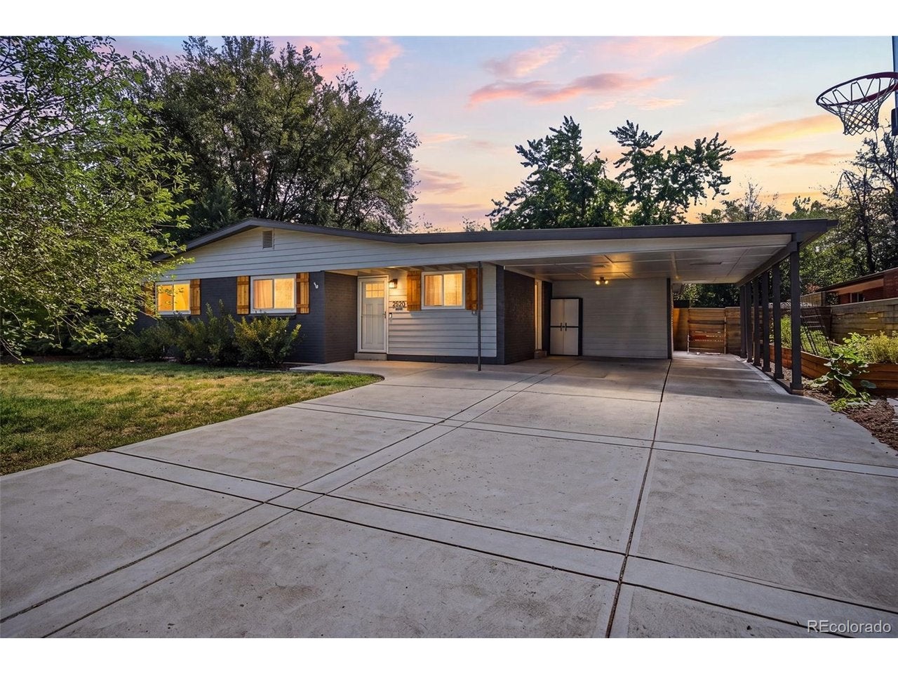 2520 Carretera Ct, Lakewood, CO 80215