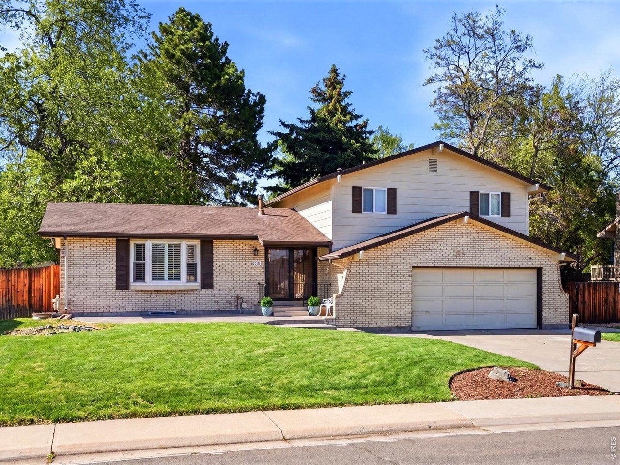 8923 Warren Dr, Lakewood, CO 80227