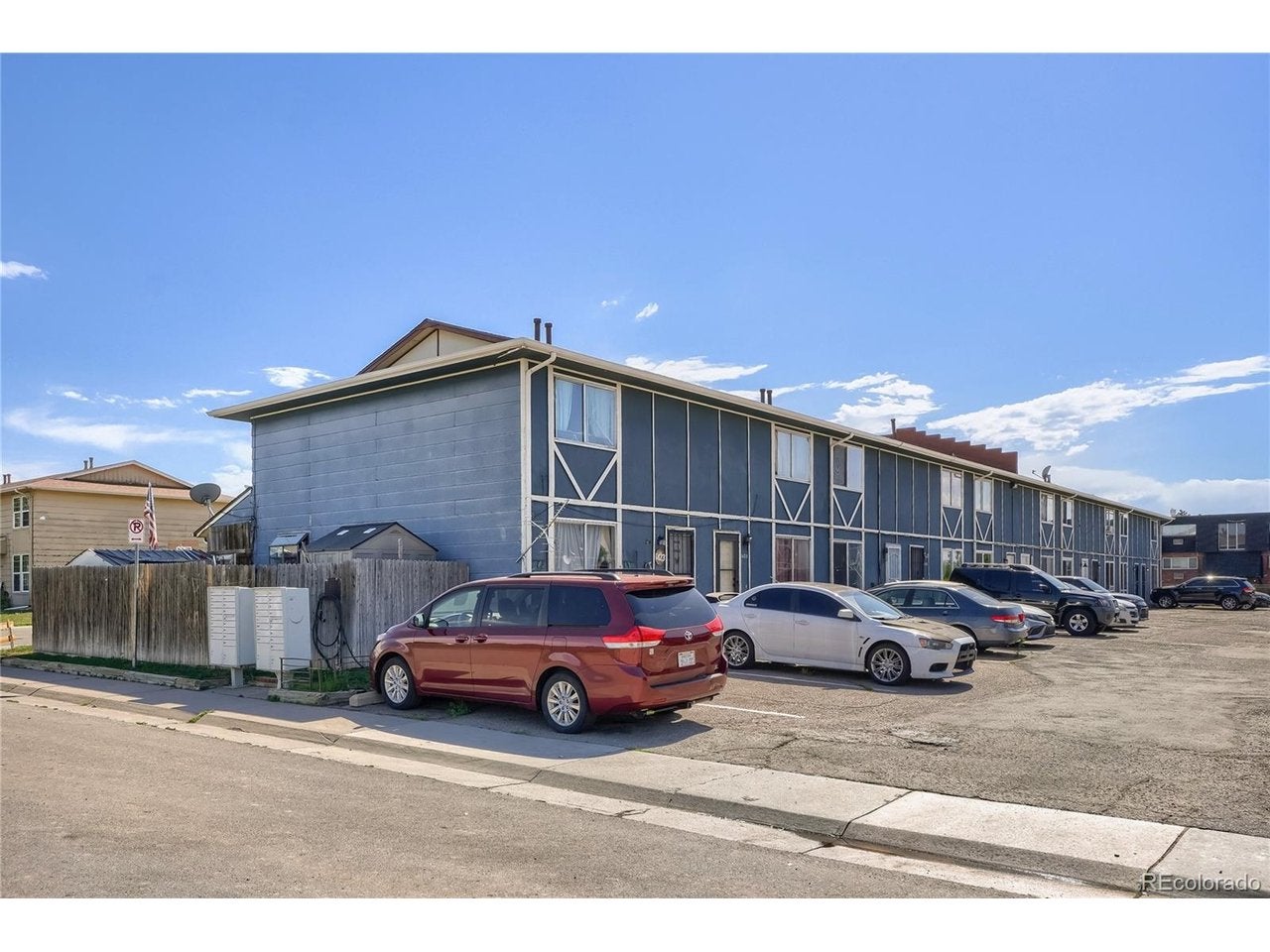 1435 Norfolk St, Aurora, CO 80011