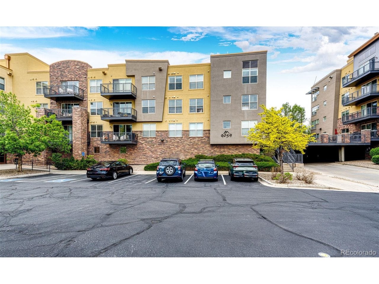 9059 Panorama Cir, Englewood, CO 80112