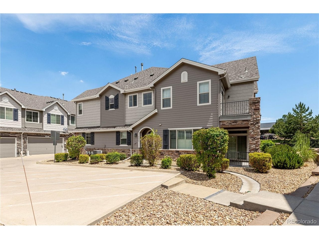 9068 Phillips Dr, Englewood, CO 80112