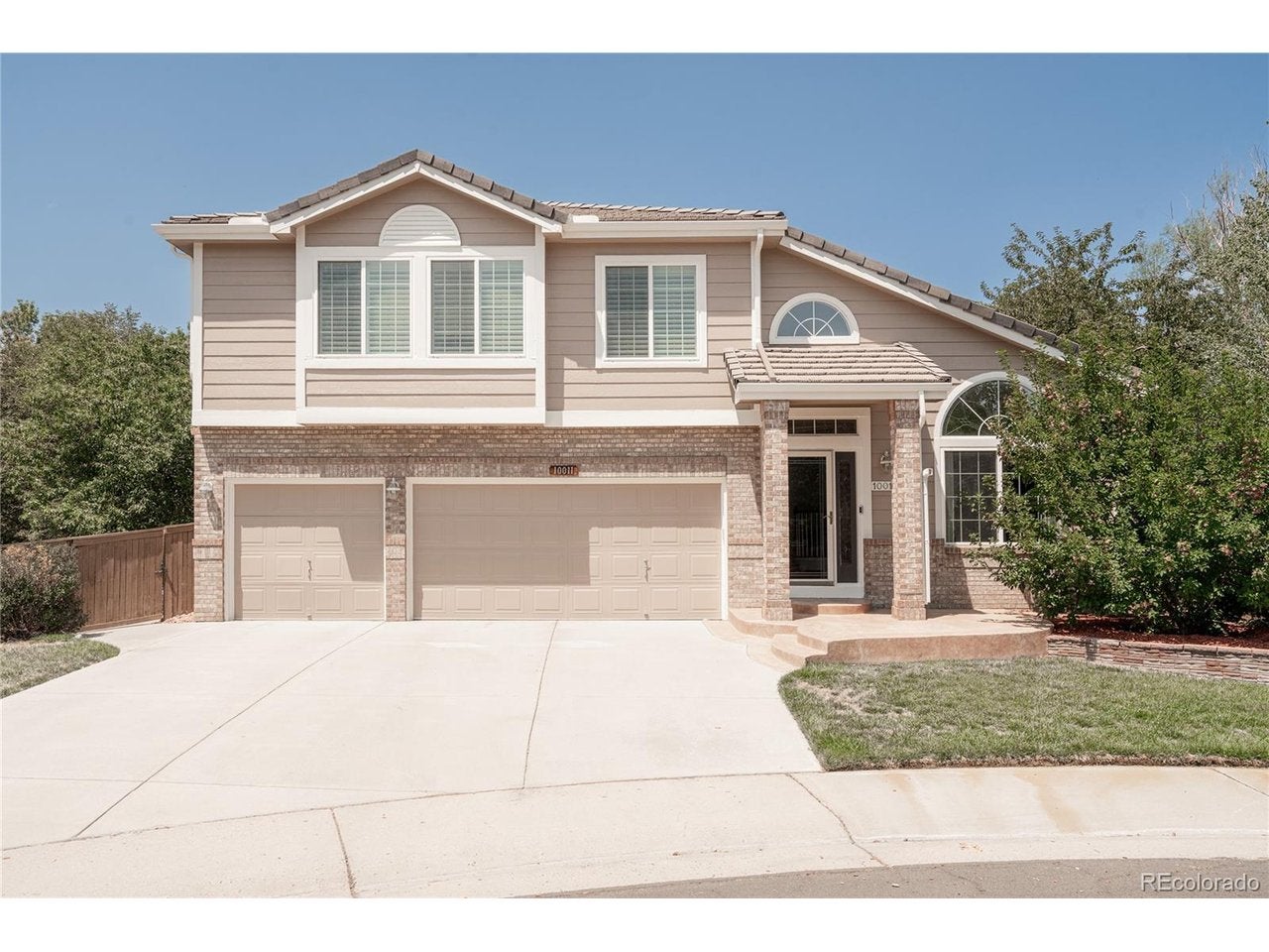 10011 Oak Leaf Way, Littleton, CO 80129