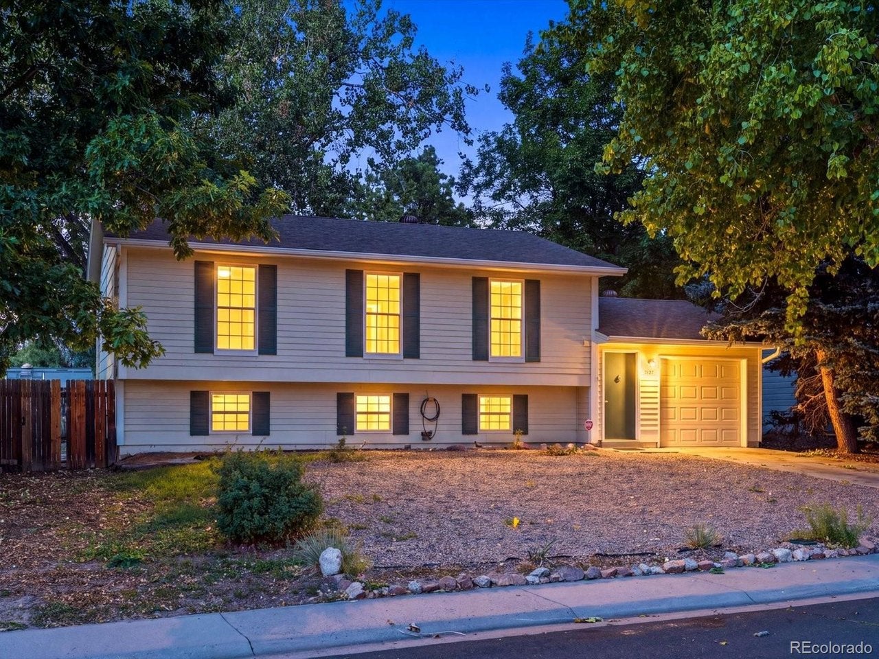 2127 Ivory St, Aurora, CO 80013