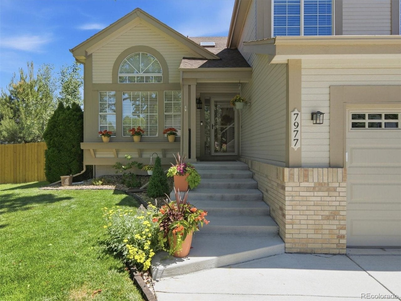 7977 W Morraine Dr, Littleton, CO 80128 photo