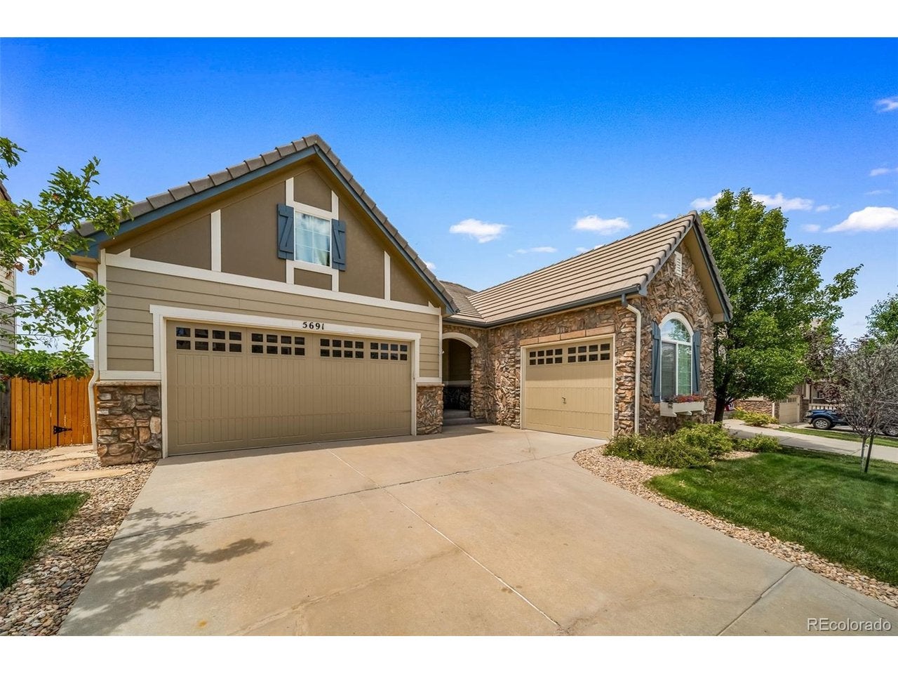 5691 Catawba Way, Aurora, CO 80016