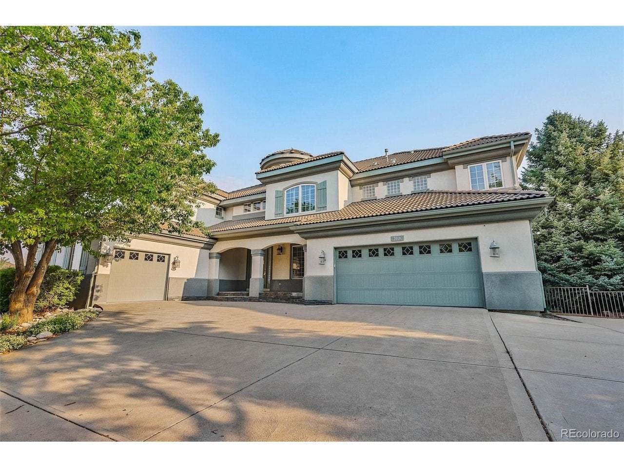 7018 Netherland Way, Aurora, CO 80016