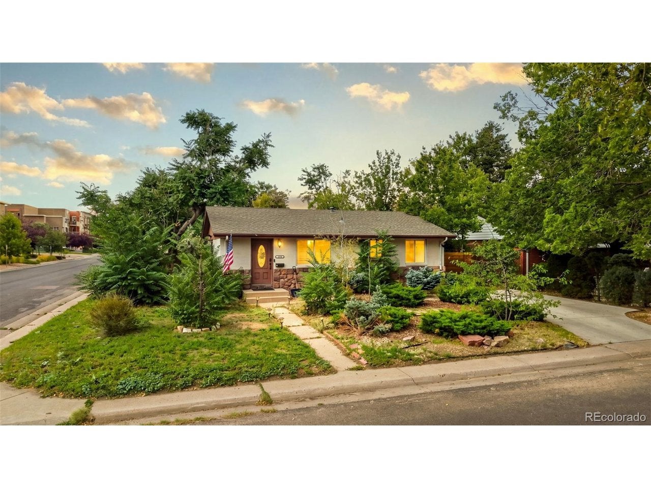 902 Ironton St, Aurora, CO 80012
