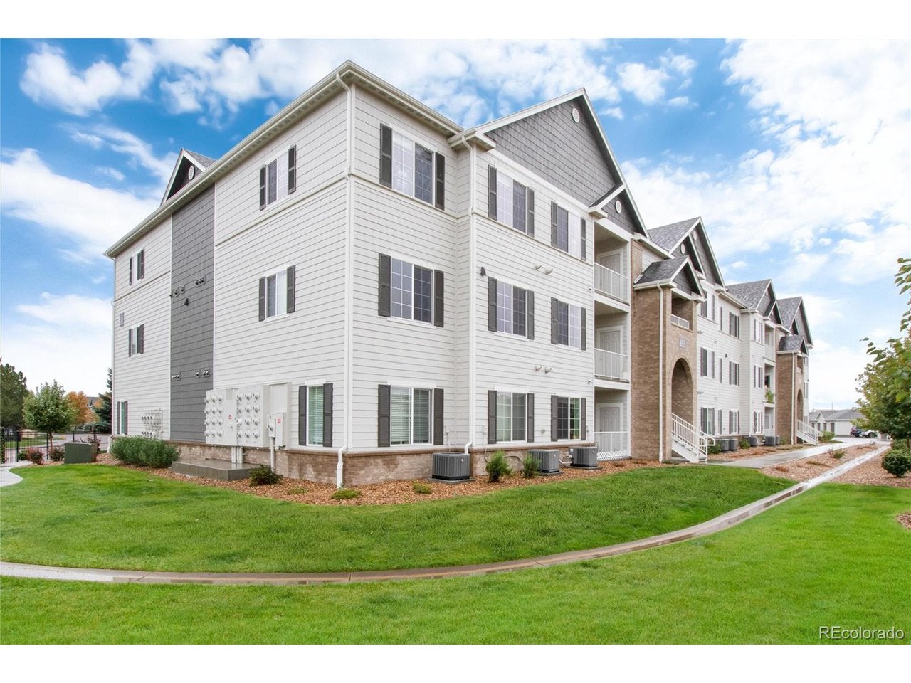 15700 Jamison Dr, Englewood, CO 80112
