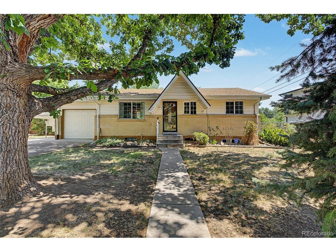 888 Owens Ct, Lakewood, CO 80226