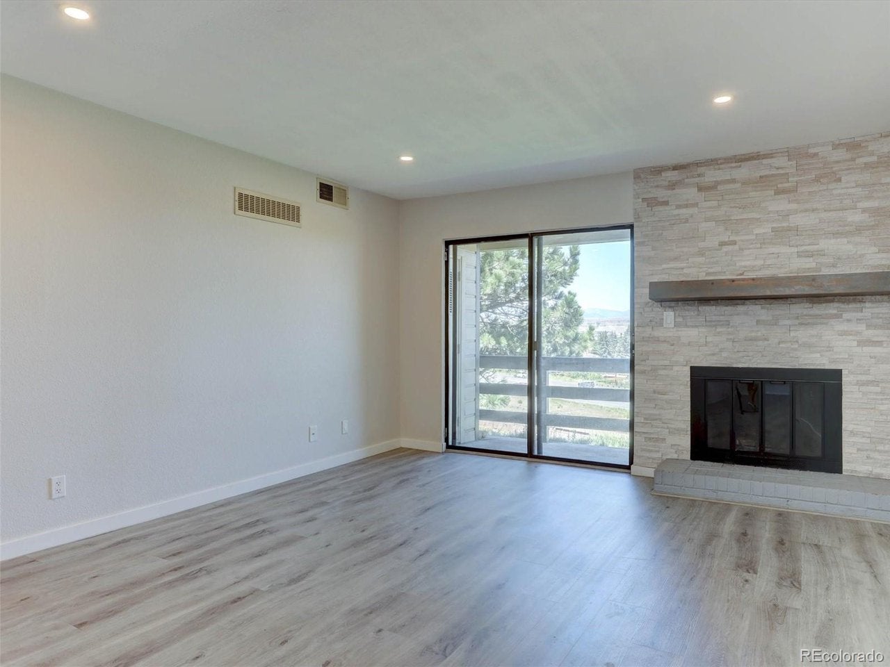579 Wright St #202, Lakewood, CO 80228 photo