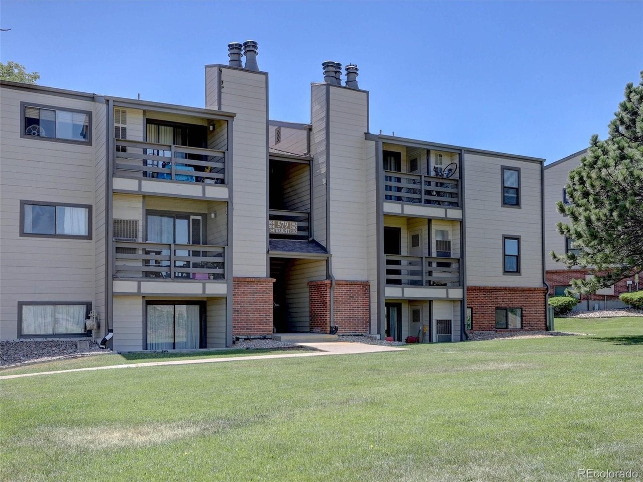 579 Wright St #202, Lakewood, CO 80228 photo