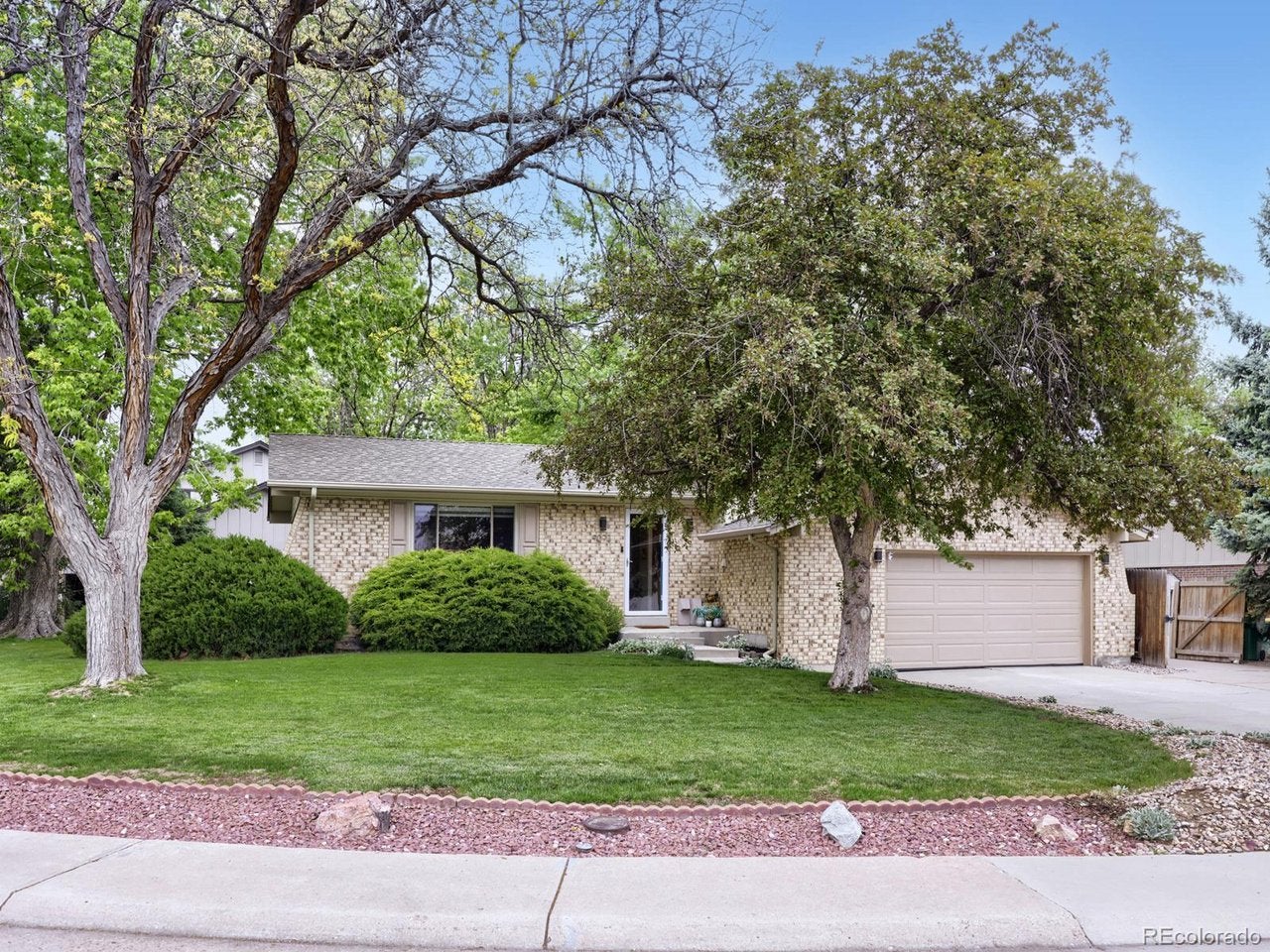 9093 Warren Dr, Lakewood, CO 80227