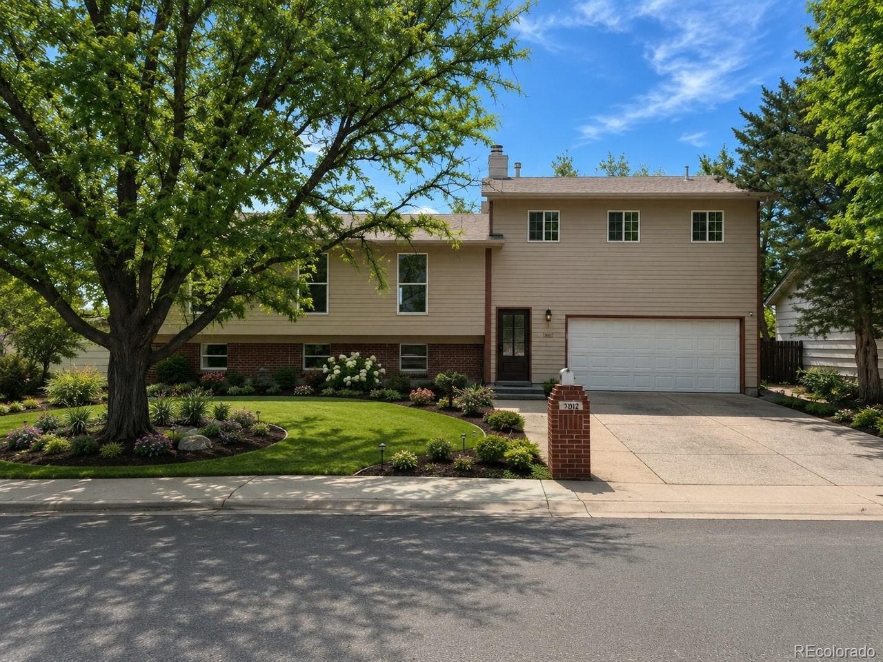 2012 Ivory St, Aurora, CO 80013