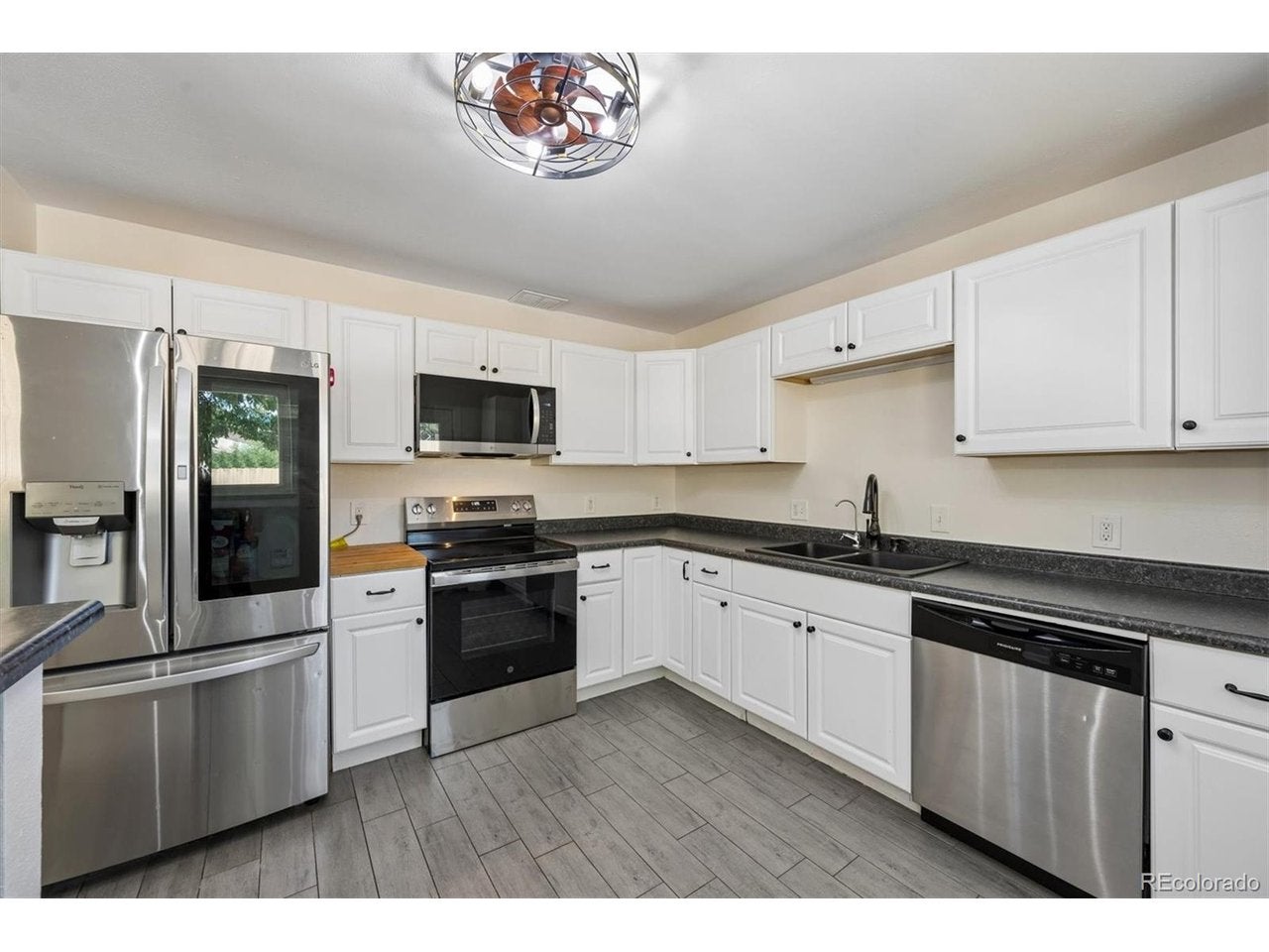 6017 Vivian Ct, Arvada, CO 80004 photo