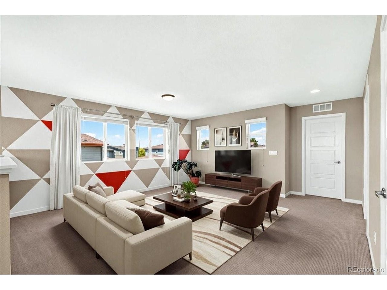 10249 Southlawn Cir, Commerce City, CO 80022 photo