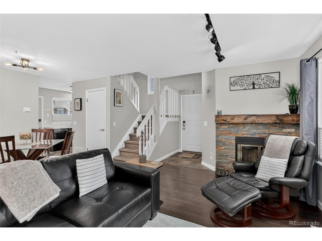 889 Summer Dr, Highlands Ranch, CO 80126