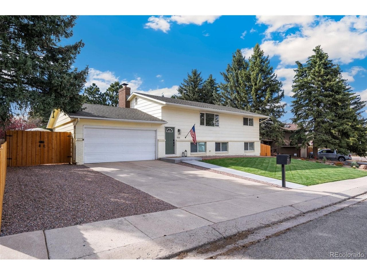 3135 Raindrop Dr, Colorado Springs, CO 80917 photo