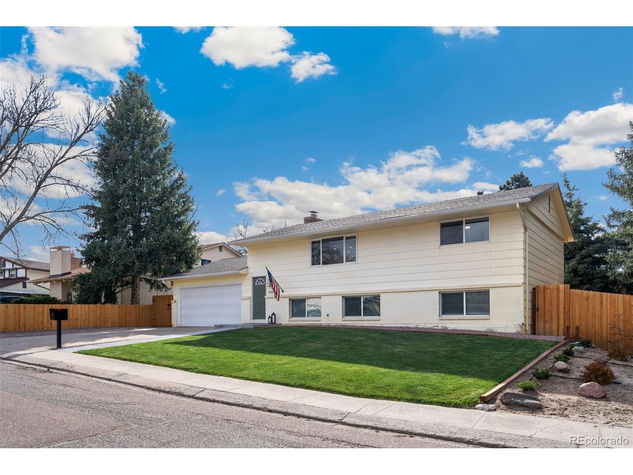 3135 Raindrop Dr, Colorado Springs, CO 80917 photo