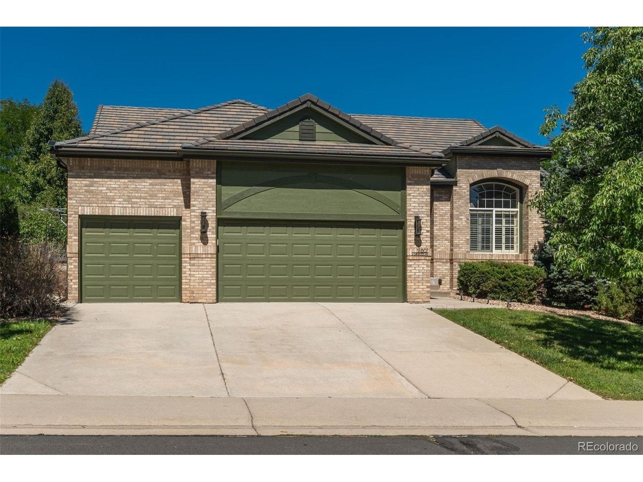 17807 Oakwood Ln, Aurora, CO 80016