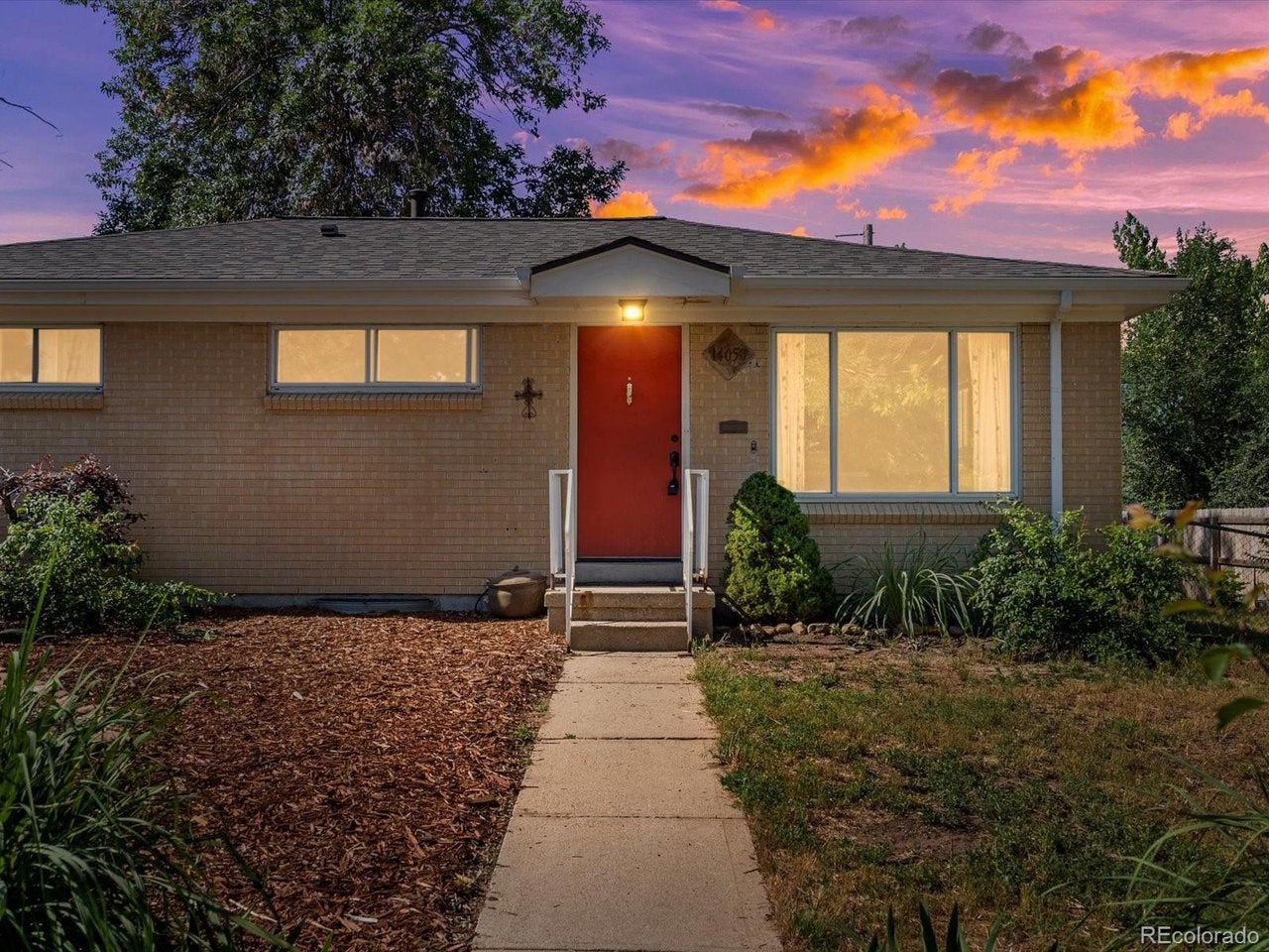 14050 25 Pl, Aurora, CO 80011