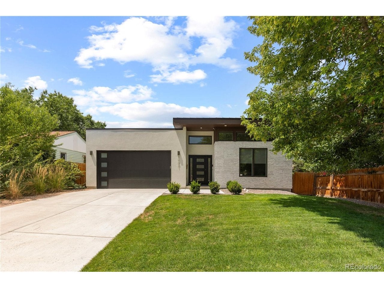 2901 Bellaire St, Denver, CO 80222