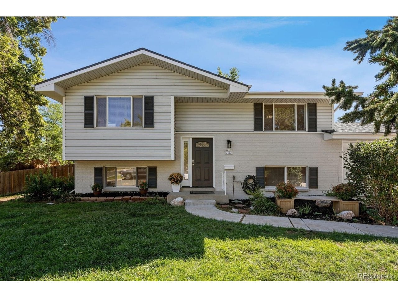 2102 Brentwood St, Lakewood, CO 80227