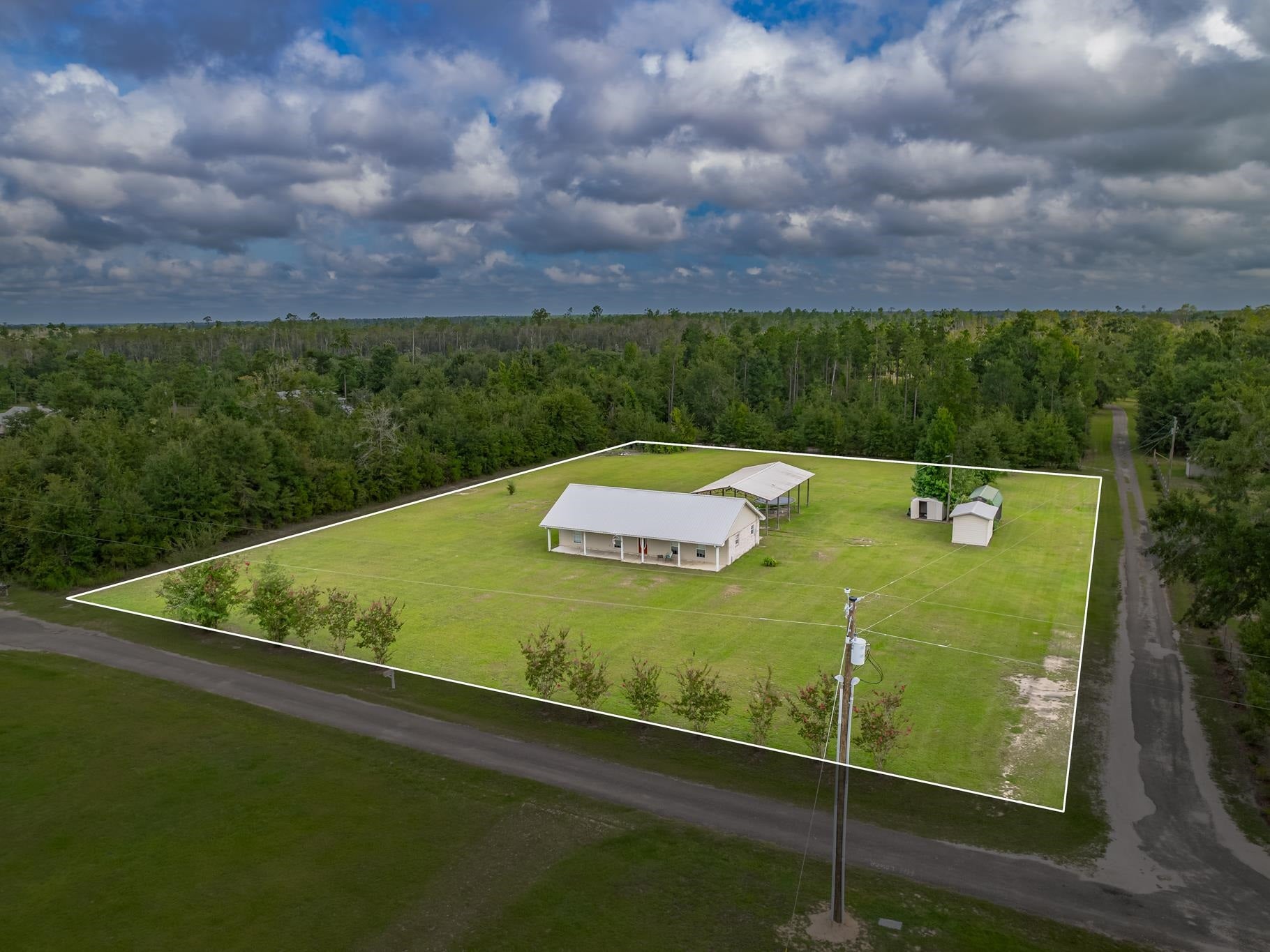 17765 Cardinal Dr, Blountstown, FL 32424
