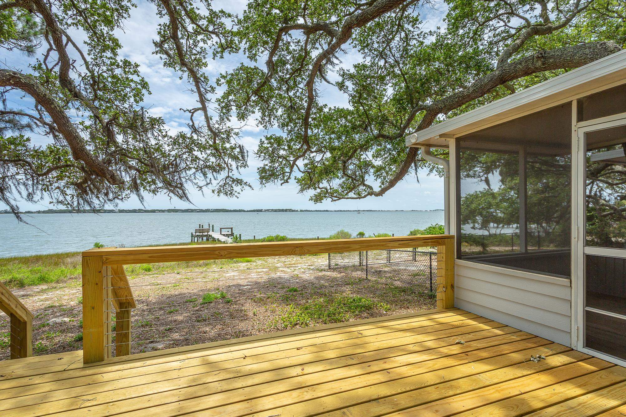 632 Mariner Cir, Panacea, FL 32346