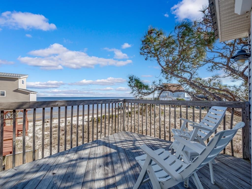 8 Bass St, Panacea, FL 32346