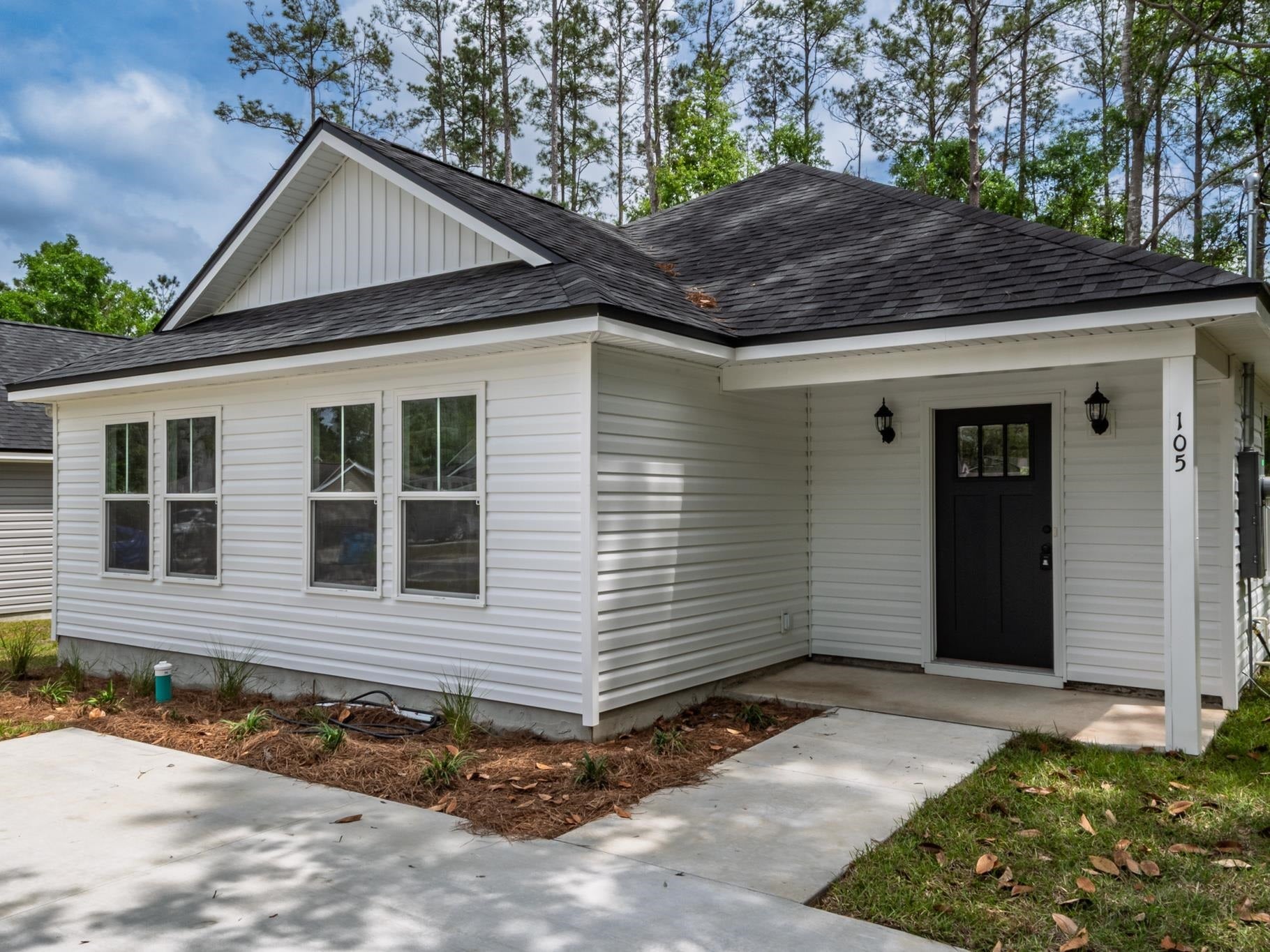 72 Navajo Trl, Crawfordville, FL 32327 photo