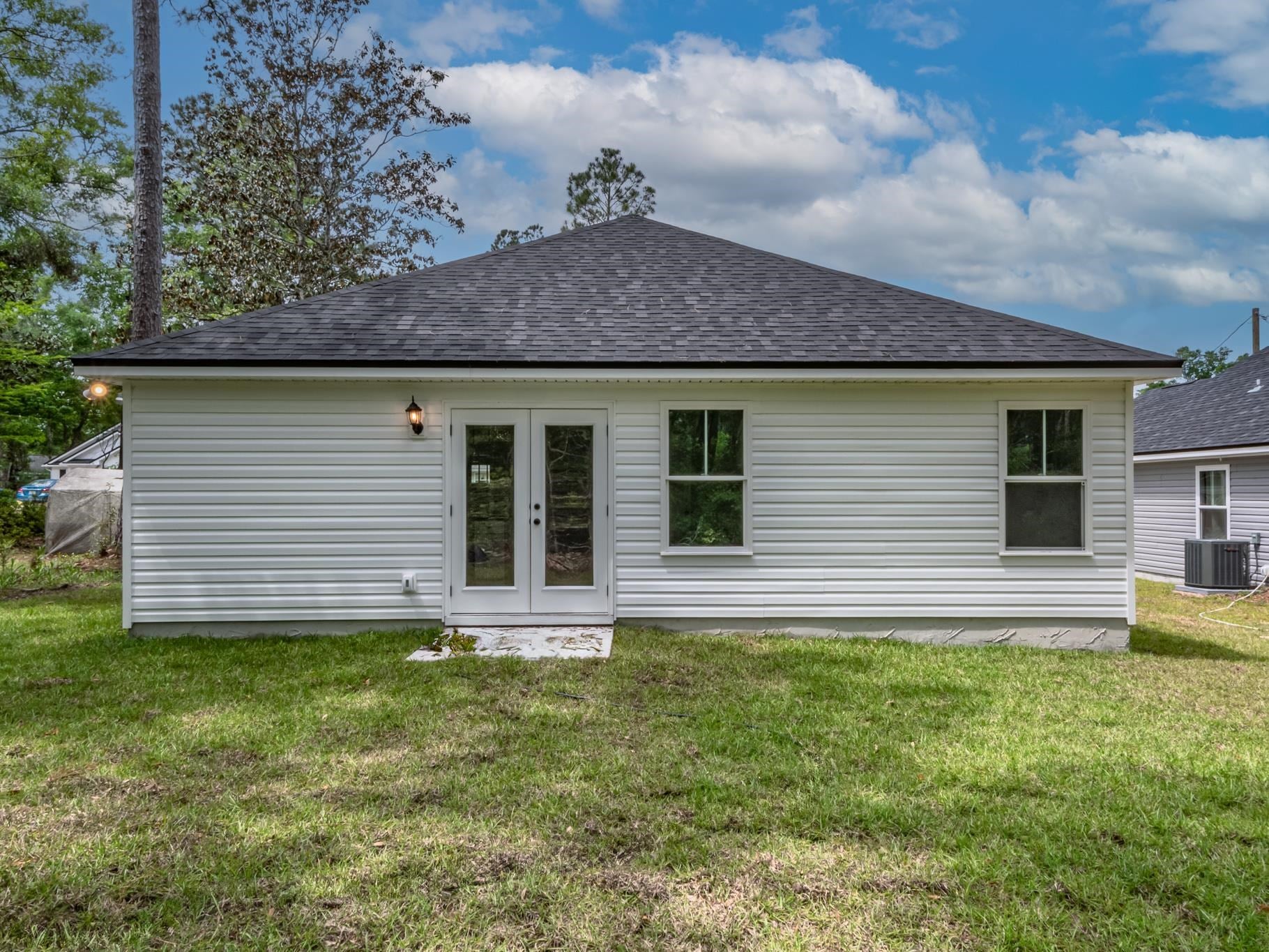 72 Navajo Trl, Crawfordville, FL 32327 photo