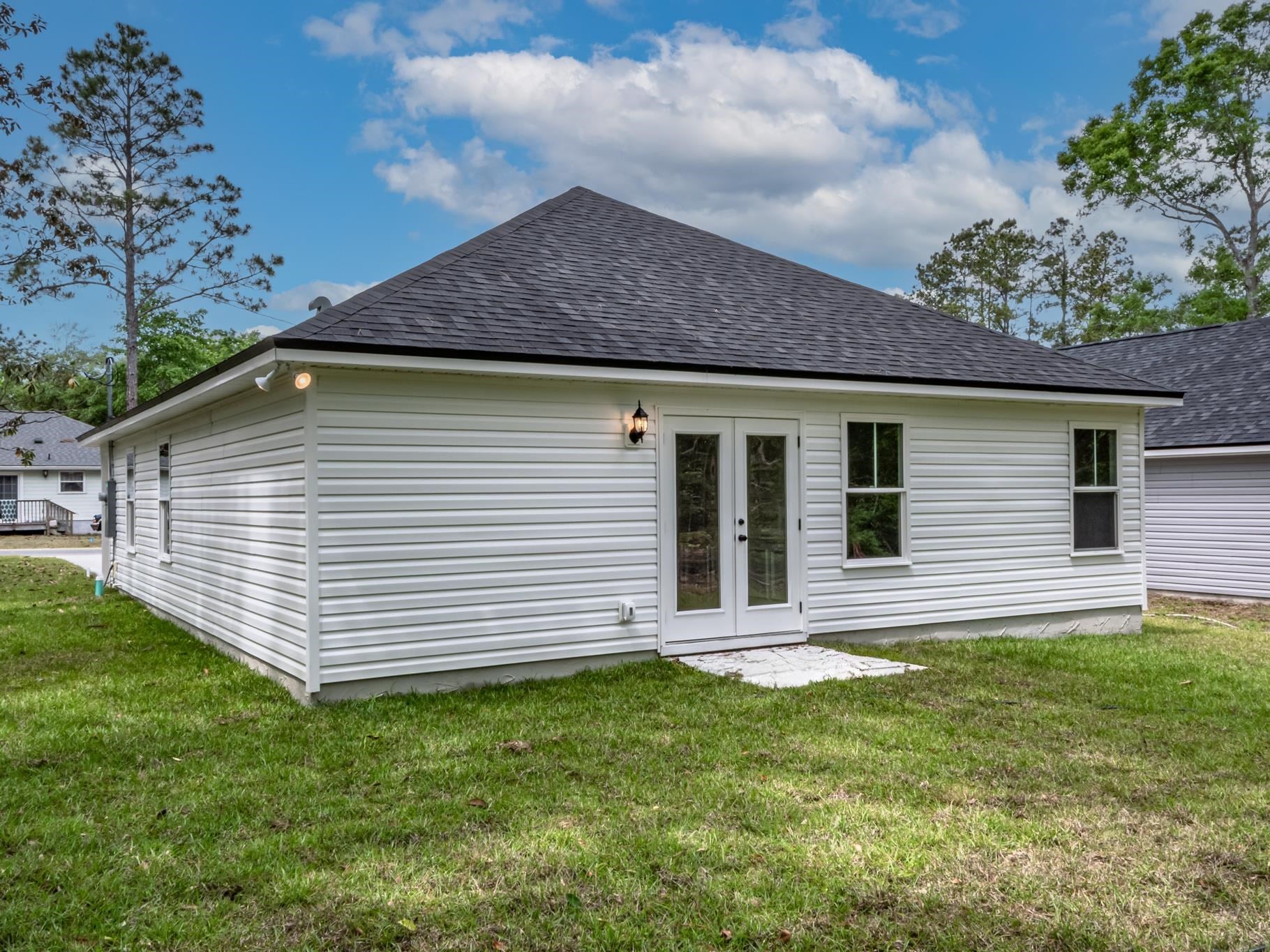 72 Navajo Trl, Crawfordville, FL 32327 photo