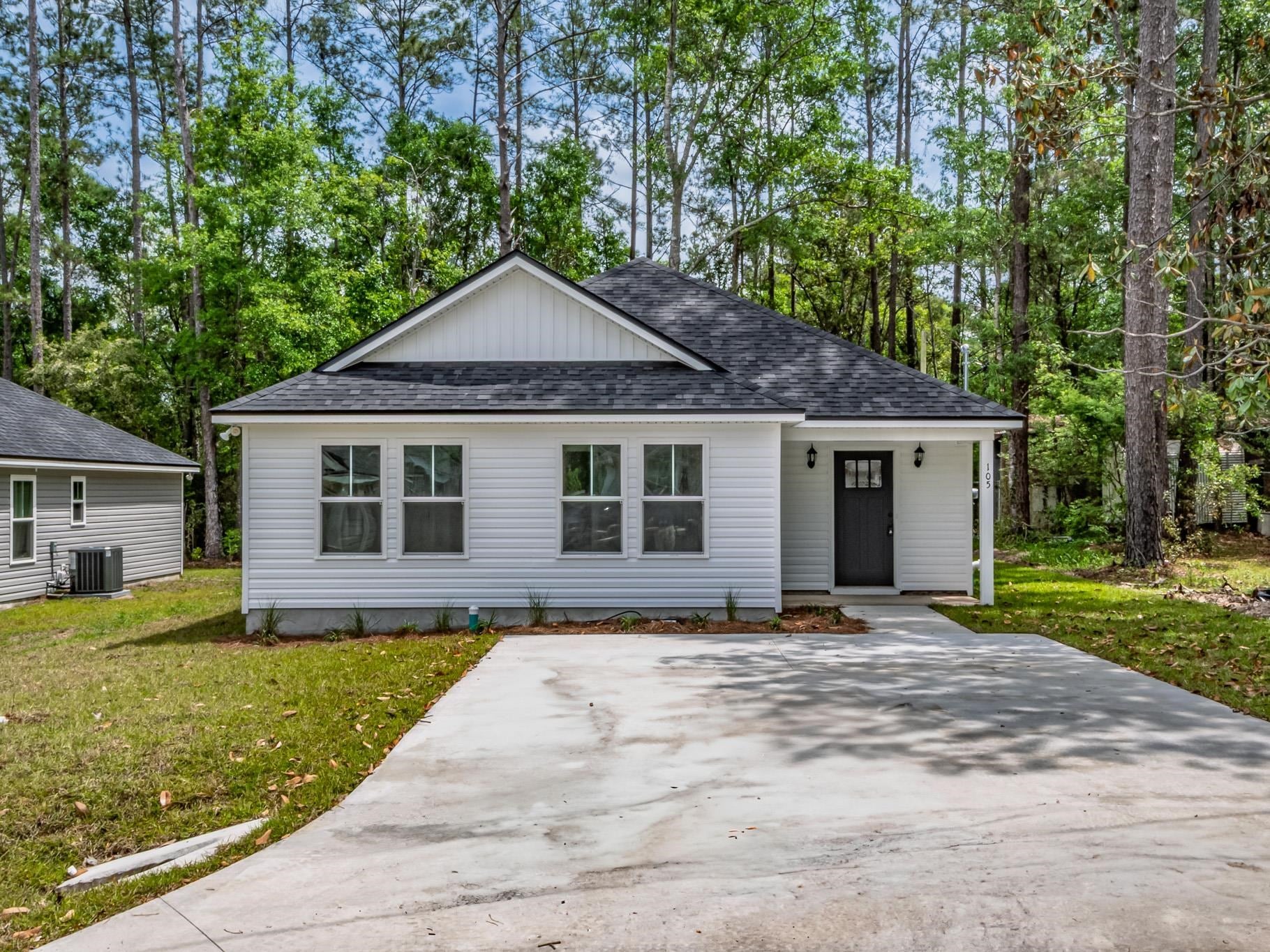 72 Navajo Trl, Crawfordville, FL 32327 photo