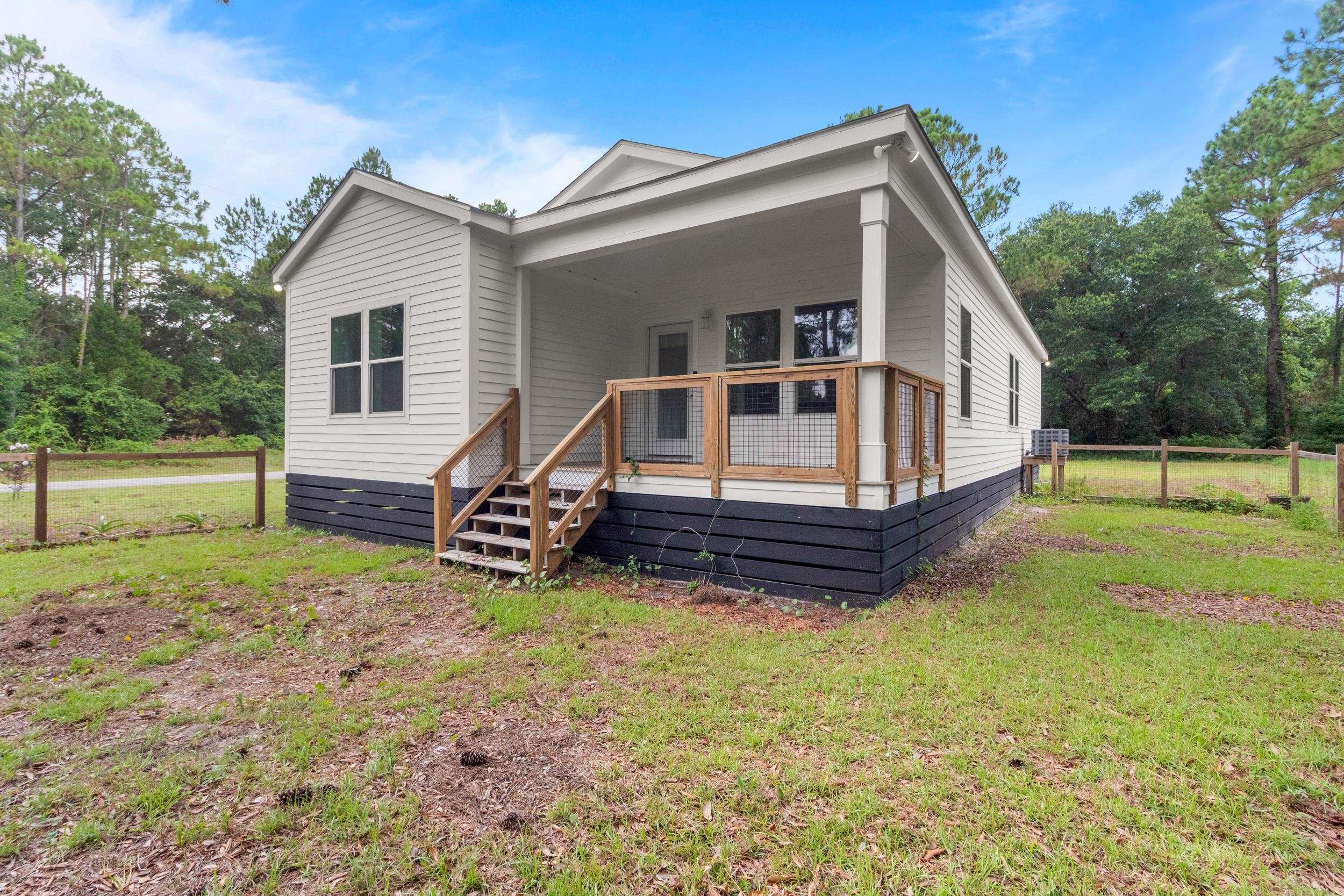 211 Franklin St, Carrabelle, FL 32322