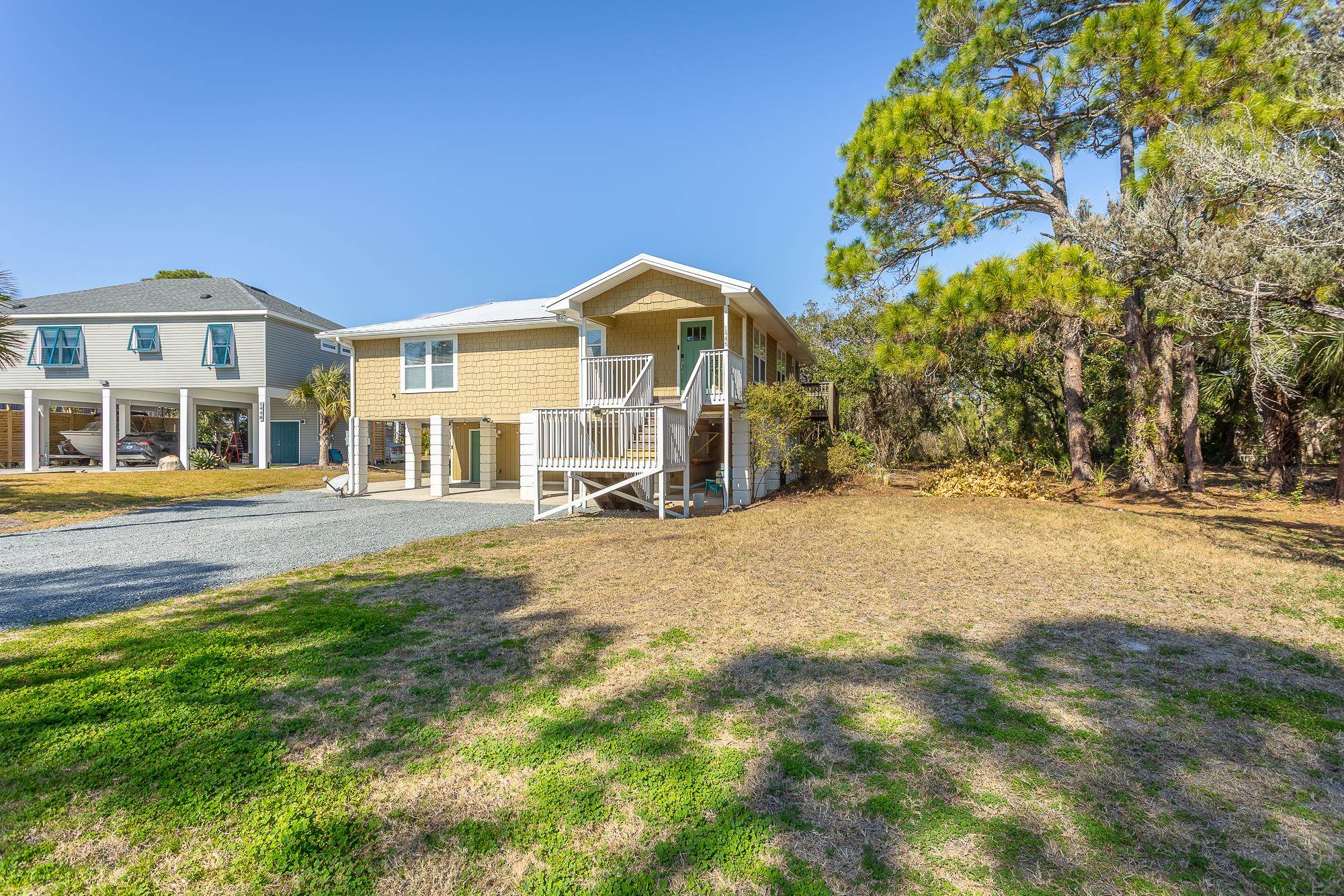 1446 Cypress St, Panacea, FL 32346