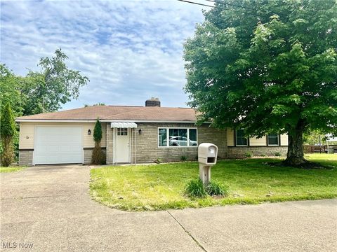 Single Family Residence in Wellsburg WV 281 Hillcrest Drive Dr.jpg