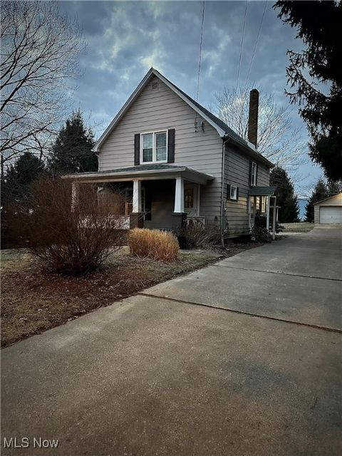 Single Family Residence in Weirton WV 320 Greenbrier Road.jpg