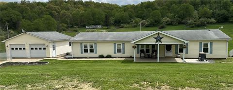 Single Family Residence in Chester WV 1367 Arner Road.jpg