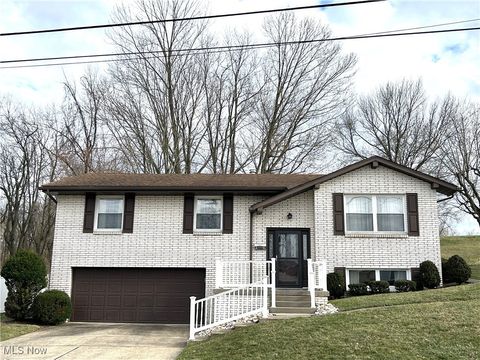 Single Family Residence in Weirton WV 4134 Bright Way Street.jpg