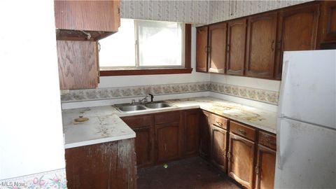 Single Family Residence in Newell WV 715 Jefferson St 5.jpg