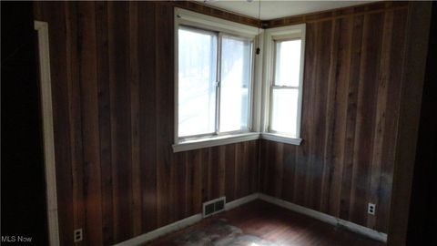 Single Family Residence in Newell WV 715 Jefferson St 8.jpg